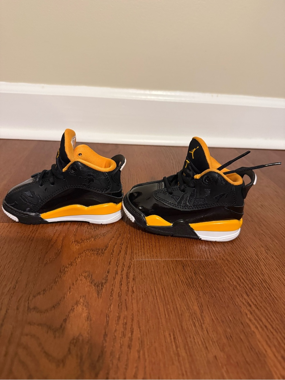 Nike Air Jordan Dub Zero TD Black Taxi Yellow Toddler Shoes 4C DV1358-017 - Picture 3 of 7